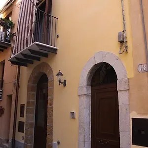 La Finestra Sotto La Rocca , Cefalù Italia